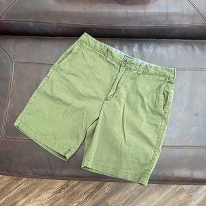 J.Crew STRETCH cargo shorts in green - waist: 32 Inseam:9